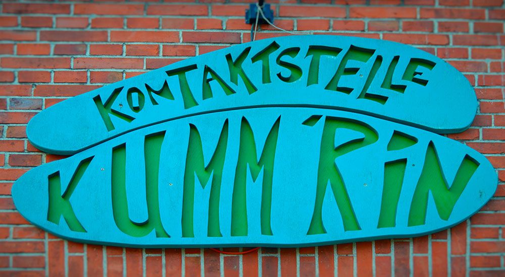 Schild der Kontakt- und Beratungsstelle "KummRin".